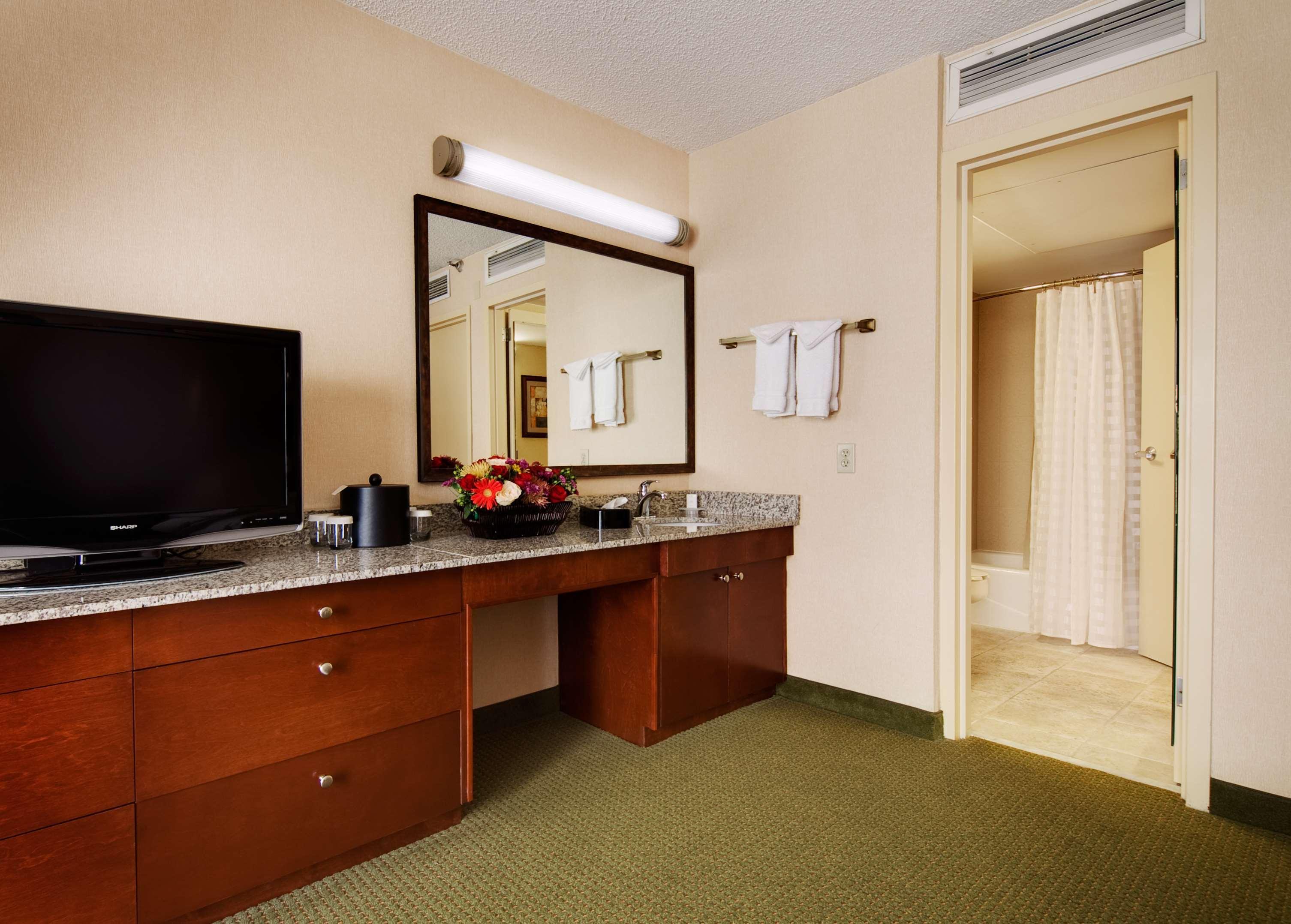 Embassy Suites By Hilton Tulsa I-44 Room photo