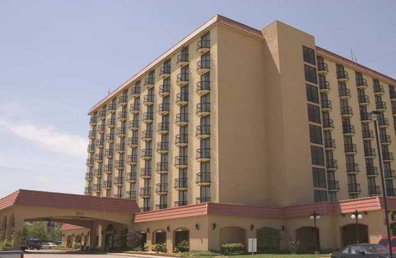 Embassy Suites By Hilton Tulsa I-44 Exterior photo